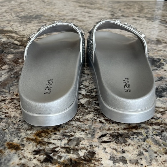 MK slippers, size 9. - Picture 5 of 8